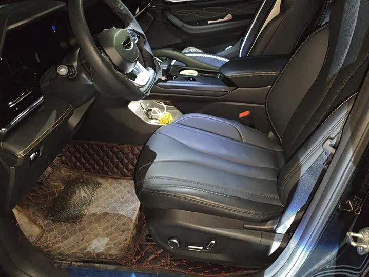 Фото 9 - Geely Monjaro