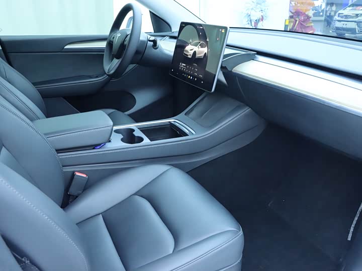 Фото 8 - Tesla Model Y