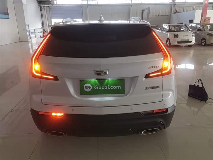 Фото 6 - Cadillac XT4