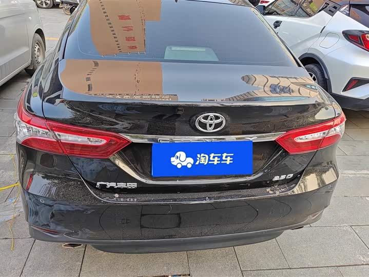 Фото 3 - Toyota Camry