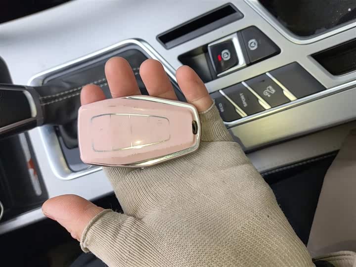 Фото 9 - Geely Coolray