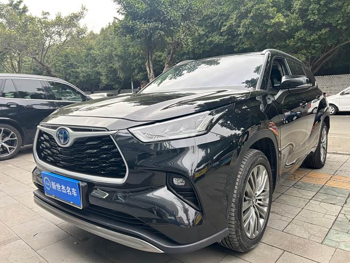 Фото 1 - Toyota Highlander