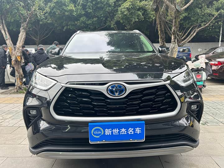 Фото 2 - Toyota Highlander