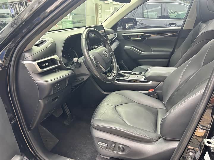 Фото 4 - Toyota Highlander