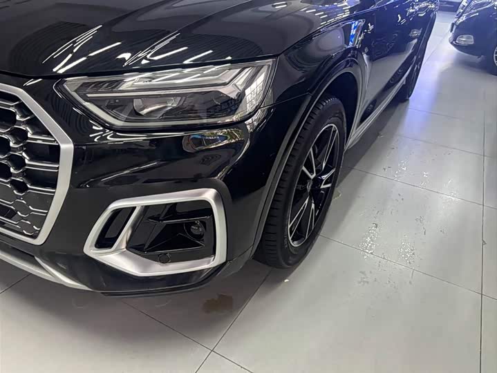 Фото 2 - Audi Q5L