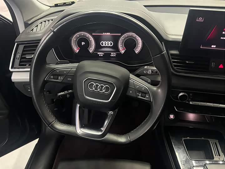 Фото 6 - Audi Q5L