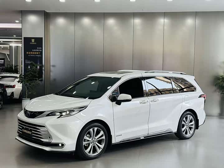 Фото 1 - Toyota Sienna