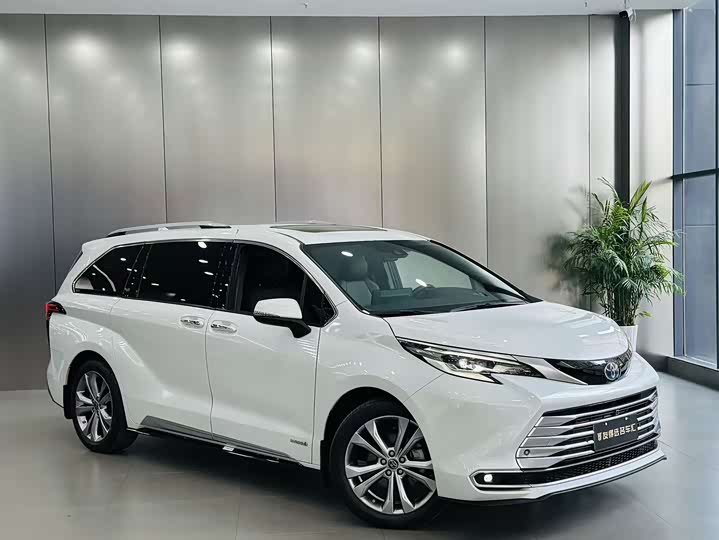 Фото 3 - Toyota Sienna