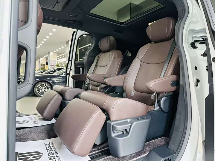 Фото 6 - Toyota Sienna