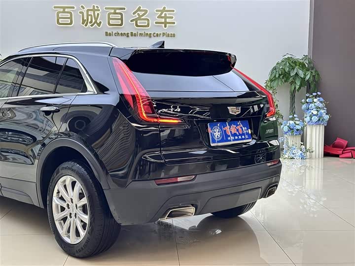 Фото 8 - Cadillac XT4