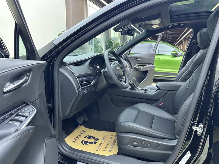 Фото 9 - Cadillac XT4