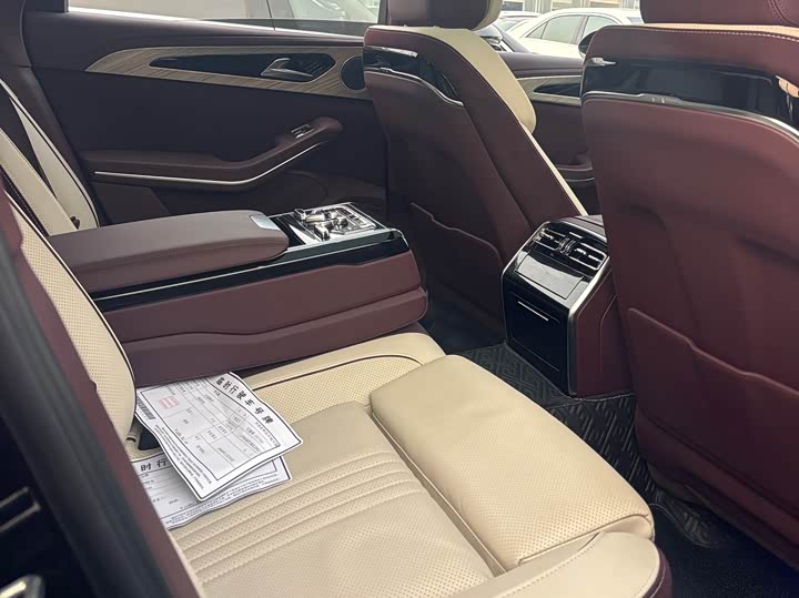 Фото 9 - Hongqi H9