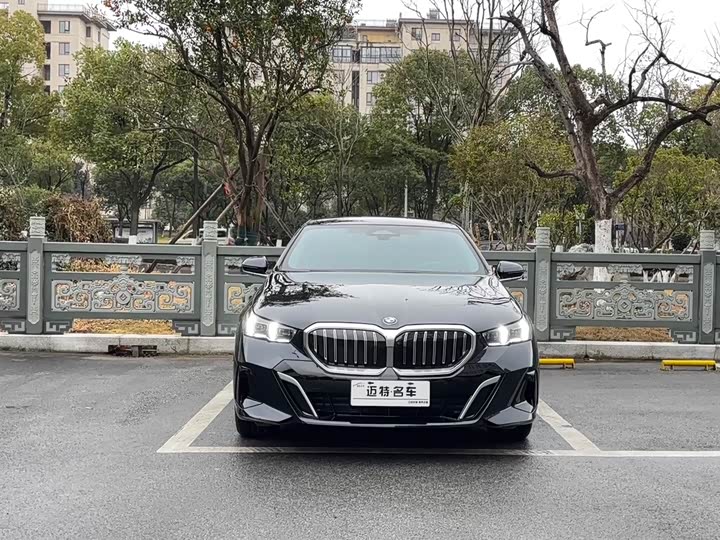 Фото 2 - BMW 5 Series