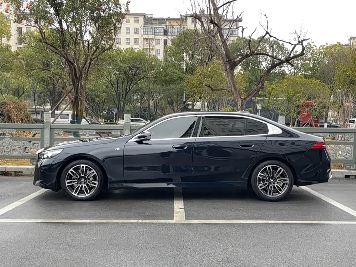 Фото 3 - BMW 5 Series