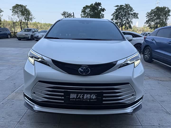 Фото 2 - Toyota Sienna