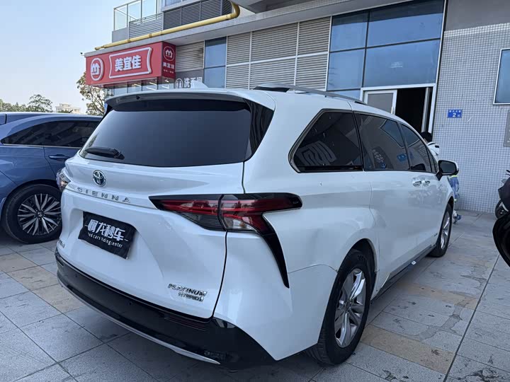 Фото 4 - Toyota Sienna