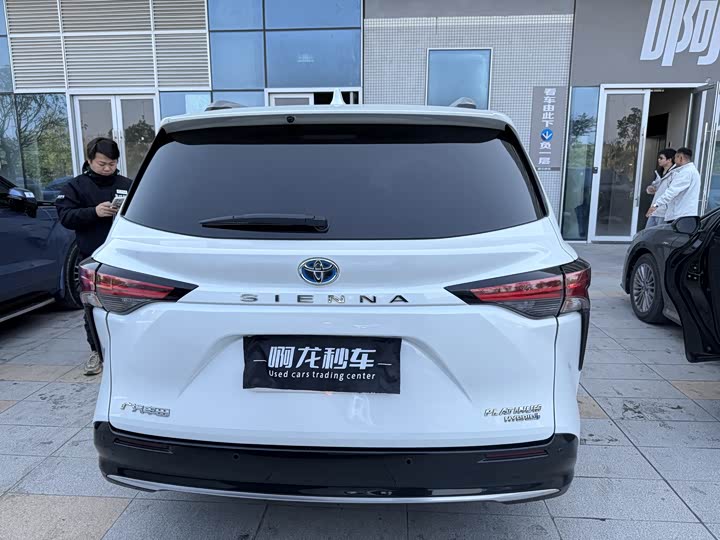 Фото 6 - Toyota Sienna