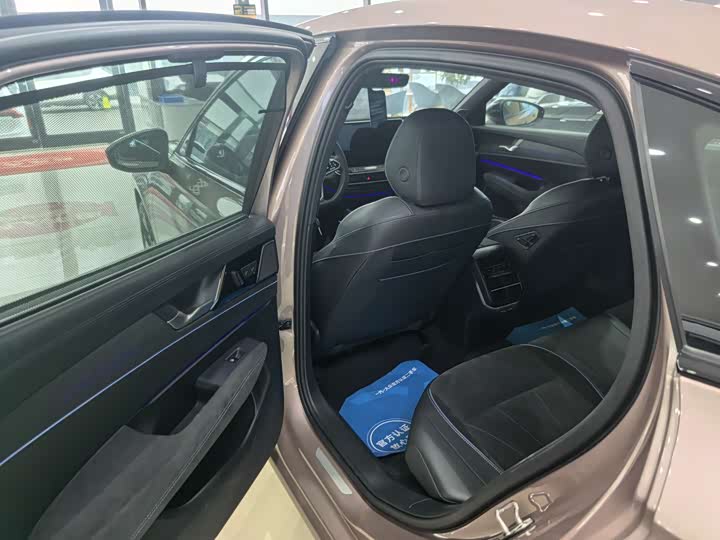 Фото 8 - Volkswagen Passat