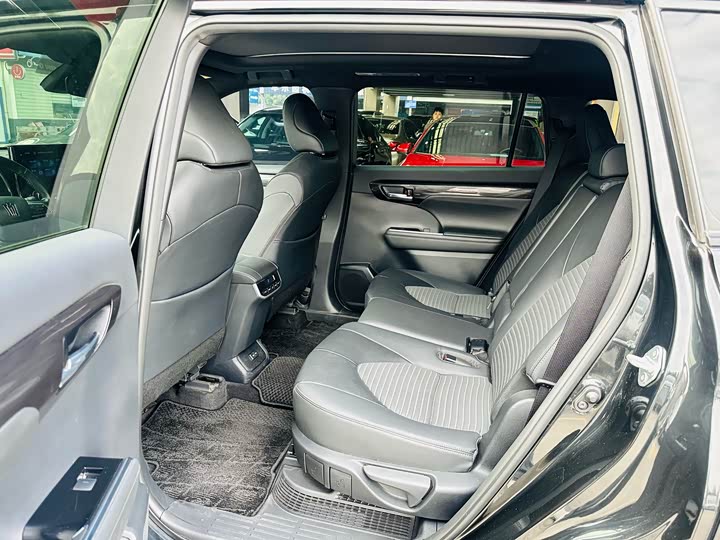 Фото 6 - Toyota Crown Kluger