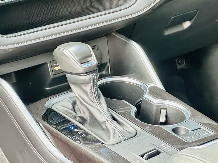 Фото 9 - Toyota Crown Kluger