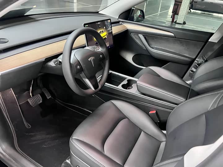 Фото 4 - Tesla Model Y