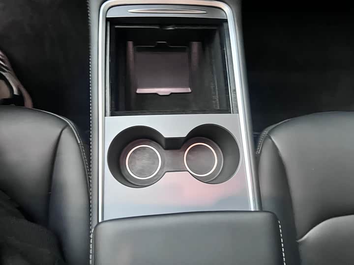 Фото 8 - Tesla Model Y