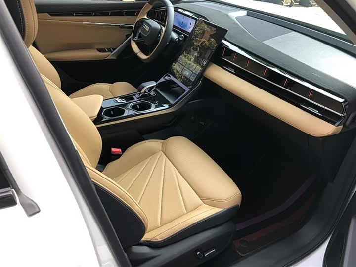 Фото 8 - Geely Atlas L