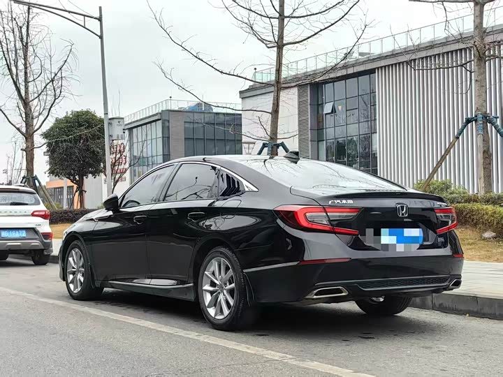 Фото 3 - Honda Accord