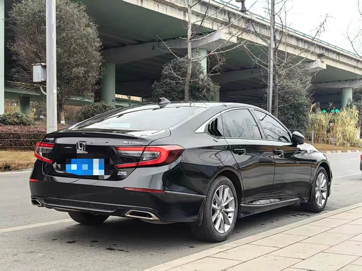 Фото 4 - Honda Accord