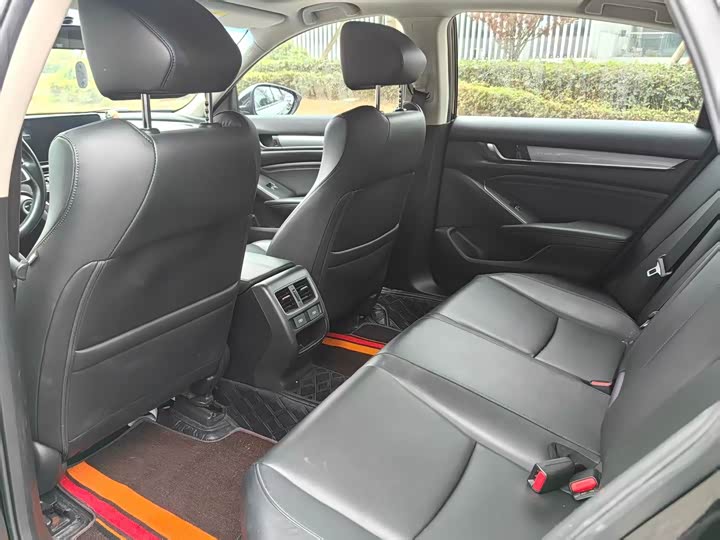 Фото 7 - Honda Accord