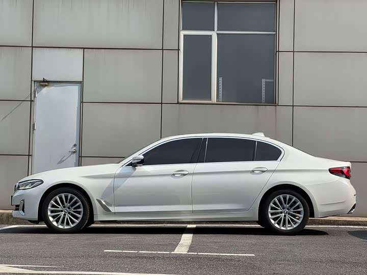 Фото 2 - BMW 5 Series