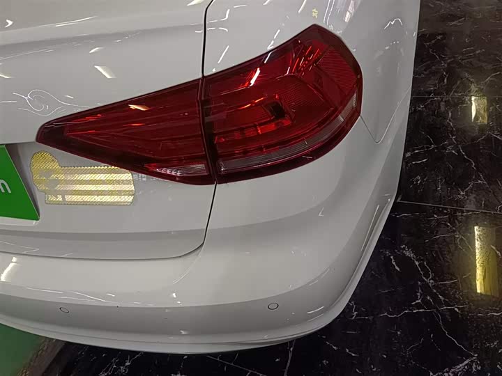 Фото 8 - Volkswagen Lavida