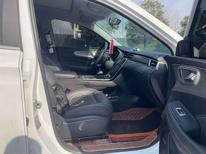 Фото 8 - Roewe RX5