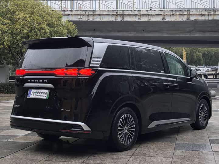 Фото 5 - Denza D9