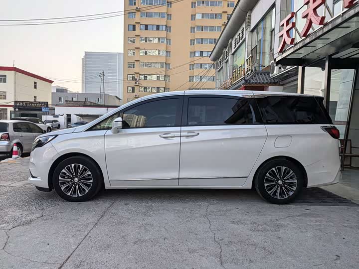 Фото 3 - Buick GL8 ES