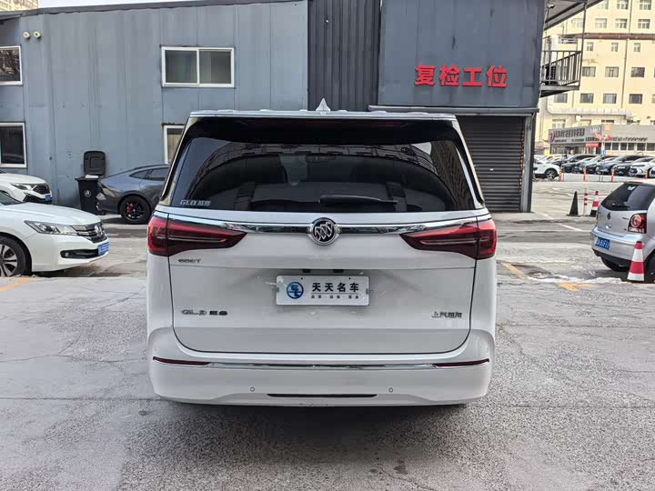 Фото 4 - Buick GL8 ES