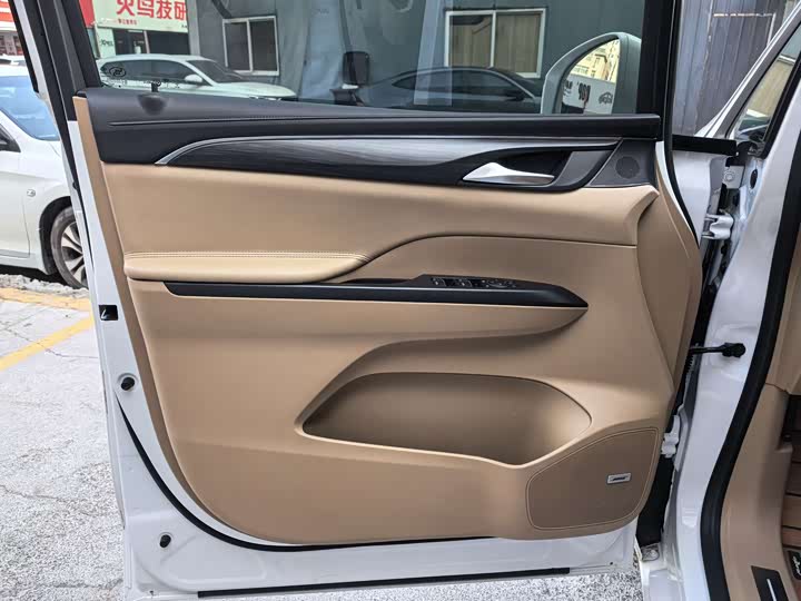 Фото 9 - Buick GL8 ES