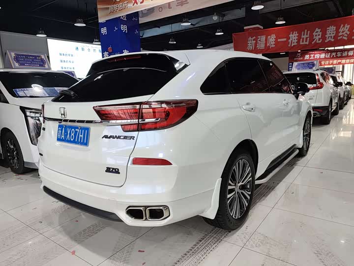 Фото 9 - Honda Avancier