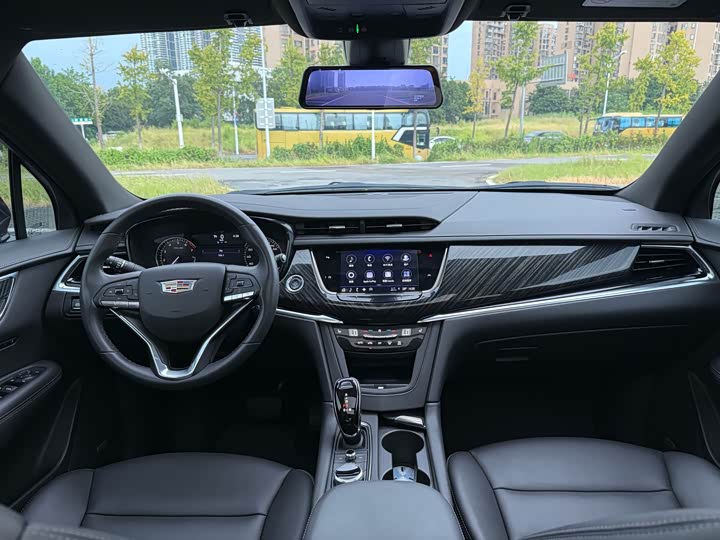 Фото 6 - Cadillac XT6