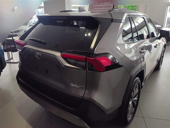 Фото 3 - Toyota RAV4