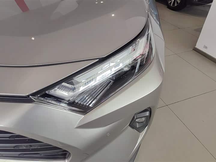 Фото 5 - Toyota RAV4