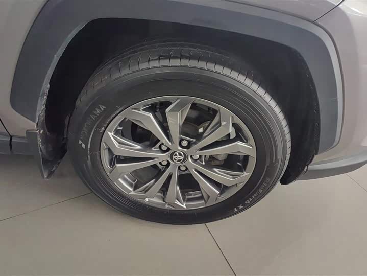 Фото 6 - Toyota RAV4