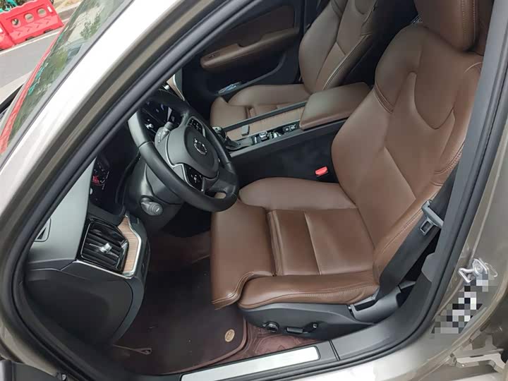 Фото 8 - Volvo S60