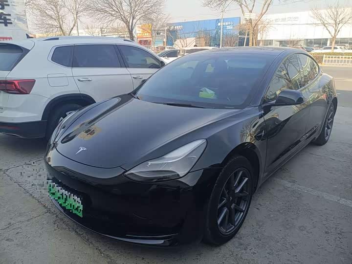 Фото 1 - Tesla Model 3