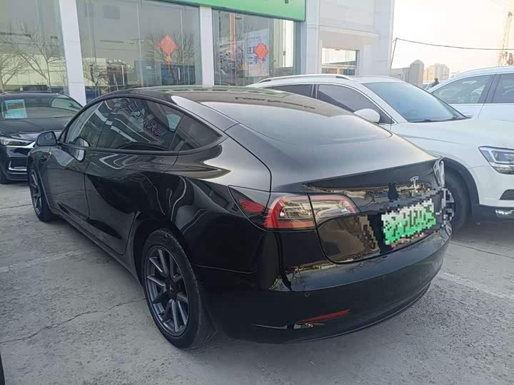 Фото 2 - Tesla Model 3