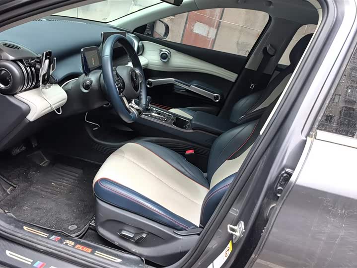 Фото 9 - BYD Yuan Plus