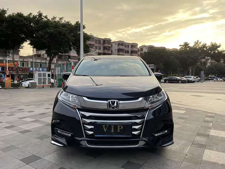 Фото 2 - Honda Odyssey