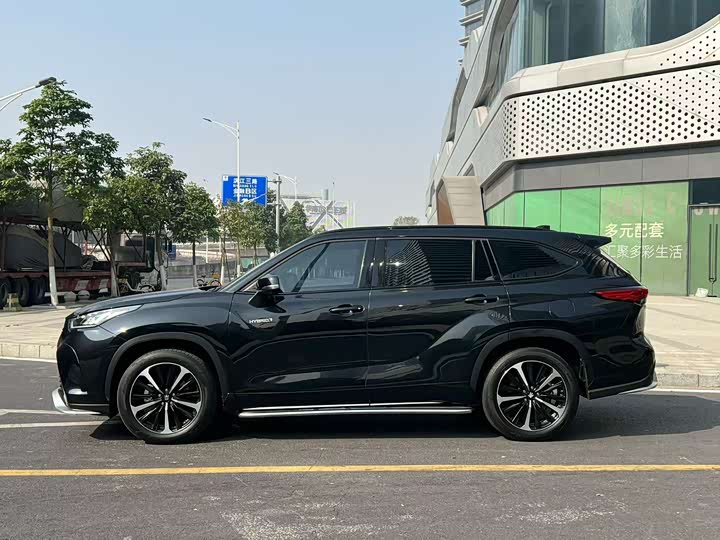 Фото 3 - Toyota Crown Kluger