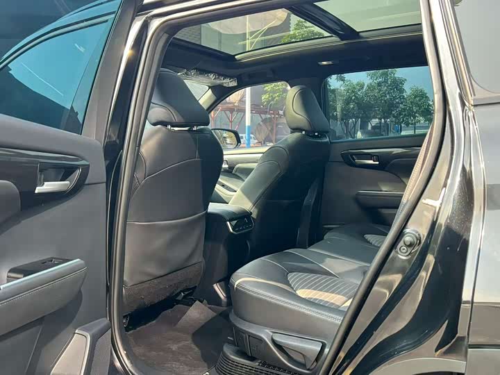 Фото 7 - Toyota Crown Kluger