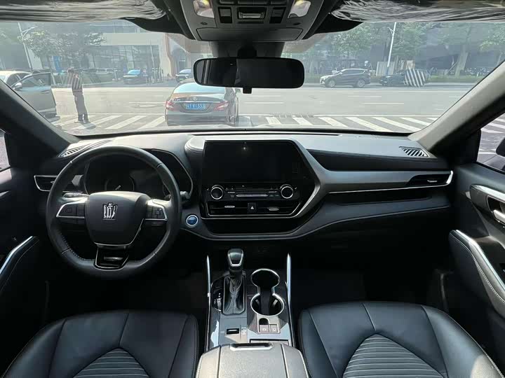 Фото 8 - Toyota Crown Kluger